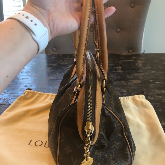COPY - ๐ฏ Authentic Louis Vuitton Tivoli PM handbag. AUTHENTICATED - Picture 8 of 17